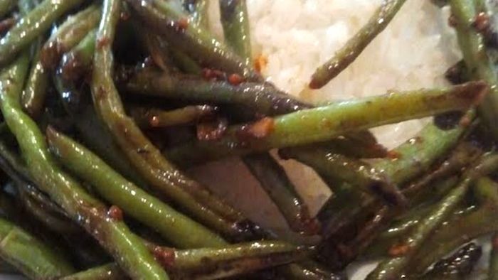 Simple Roasted Garlicy Sweet Hot Green Beans