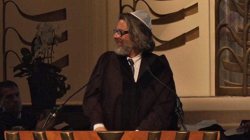 Michael Chabon speaks at the Hebrew Union College-Jewish Institute of Religion commencement in May 2018.
