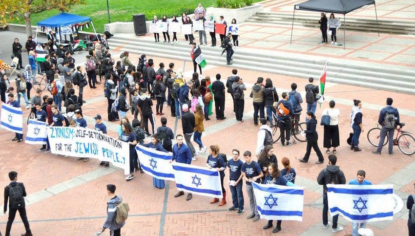 Students with UC Berkeley&rsquo;s Bears for Israel hold a counter-demonstration at a Students for Justice in Palestine rally.