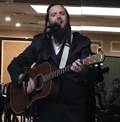 Singer Joey Newcomb was at the Lido Beach Synagogue for a Shabbos ruach event.