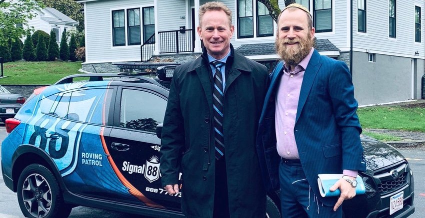 Bob Kinder, who served six years in the U.S. military in Iraq and Afghanistan, and is president and CEO of the safety and security consulting firm Talon Solutions, with Rabbi Mendy Krinsky.