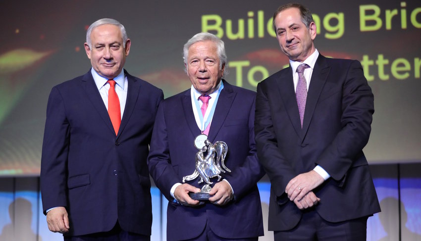 Robert Kraft receives the Genesis Prize in Jerusalem, flanked by Israeli Prime Minister Benjamin Netanyahu and Genesis Prize Foundation Chairman Stan Polovets.