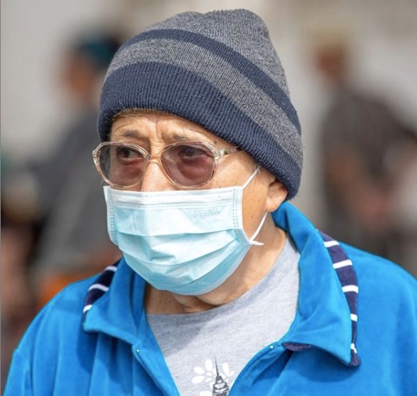 An older man in Israel wears a face mask to protect himself from the coronavirus.