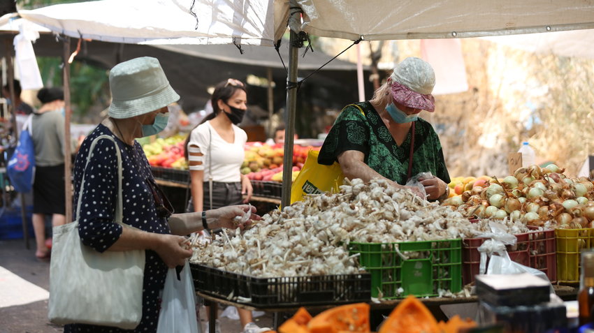 Israelis wear protective face masks at the markt in Tzfat, on July 15.