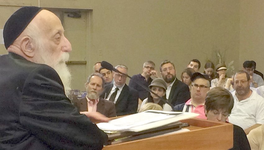 Rabbi Dr. Abraham Twerski delivers the keynote address at an education conference hosted in the Young Israel of Woodmere in June 2015.