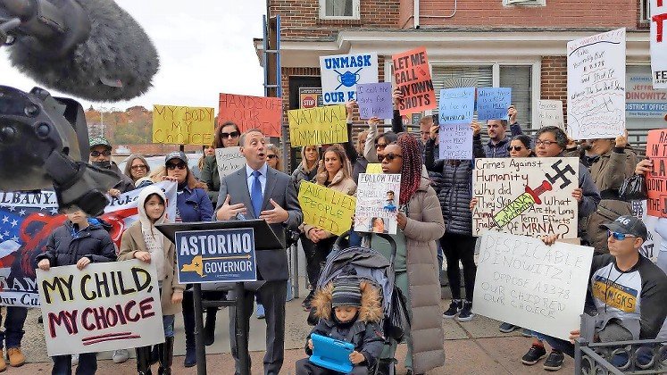 Protesters, led by GOP candidate for governor Rob Astorino, rally againt vaccination mandates outside the Bronx office of Assemblyman Jeffrey Dinowitz on Sunday, Nov. 14.