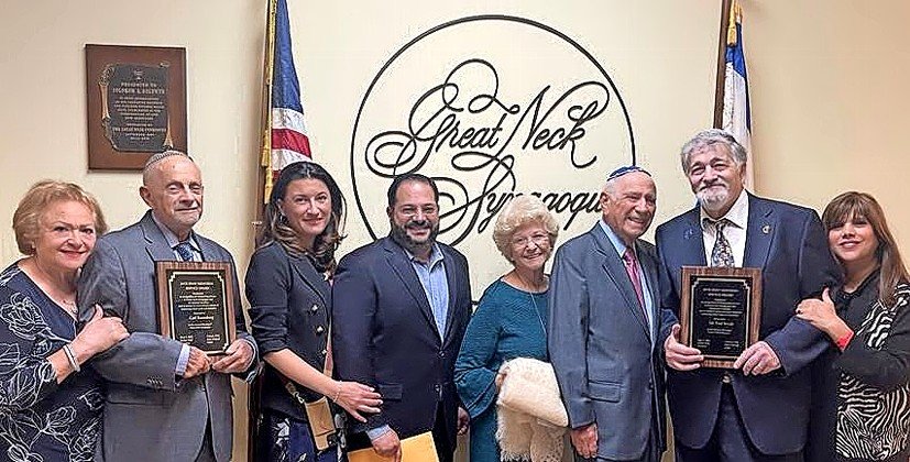 Pictured, from left, at the Great Neck Synagogue&rsquo;s annual meeting: Rivka and Carl Rosenberg, Marcy and Daniel Aharon, Lorraine and Harold Domnitch, and Dr. Paul and Drora Brody.