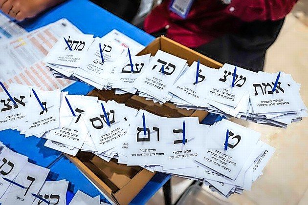 Central Election Committee workers count the remaining ballots at the Israeli parliament in Jerusalem,  after the general elections, on November 3, 2022. Photo by Olivier Fitoussi/Flash90