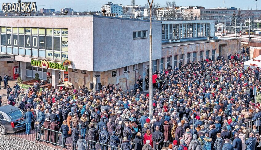 Hundreds gather at a 2018 ceremony at Warszawa Gdanska Railway Station to commemorate the antisemitic campaign and purge in Poland in 1968.
