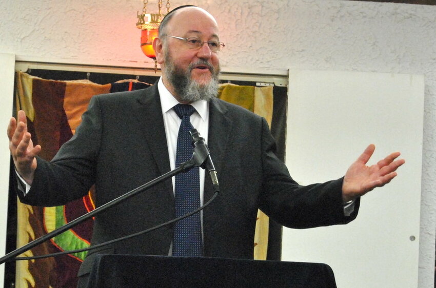 UK Chief Rabbi Ephraim Mirvis during a visit to the Five Towns in 2016 that was hosted by Rabbi Billet and the Young Israel of Woodmere.