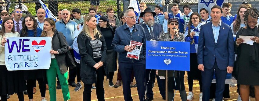 Israel-boosters rallied in Riverdale&rsquo;s Seton Park on Tuesday to thank the area&rsquo;s congressmember, Rep. Ritchie Torres, for his long-standing vigorous support of the Jewish state. Pictured around the blue &ldquo;thank you&rdquo; sign (from left): Assemblymember Jeffrey Dinowitz, Rabbi Levi Shemtov of Chabad Lubavitch of Riverdale, Rabbanit Bracha Jaffe of the Hebrew Institute of Riverdale (The Bayit), Councilmember Eric Dinowitz, and Bronx Boro President Venessa Gibson.