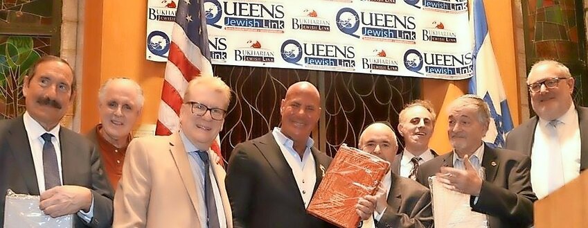 From left: Dr. Joe Frager of Atlantic Beach, Queens Councilman James Gennaro, Zev Brenner of Talkline Communications, WABC radio host Sid Rosenberg, Queens Jewish Link Co-Publisher Yaakov Serle, Link contributor Shabsie Saphirstein, Dr. Paul Brody of Great Neck, and emcee Nachum Segal of JM in the AM. &nbsp; &nbsp; &nbsp; &nbsp; &nbsp; &nbsp; &nbsp; &nbsp; &nbsp; &nbsp; &nbsp; &nbsp; &nbsp; &nbsp; &nbsp; &nbsp;