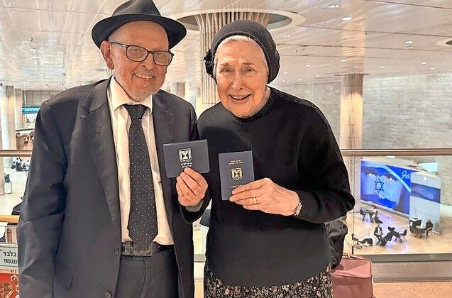 Rabbi Yosef Blau, 86, and his wife Rivka Blau after they arrived at Ben Gurion International Airport as they made aliyah on March 27.
