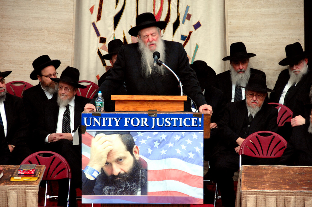 Rabbi Yaakov Perlow, the Novominsker Rebbe, gave an emotional speech during a rally on behalf of Sholom Rubashkin.