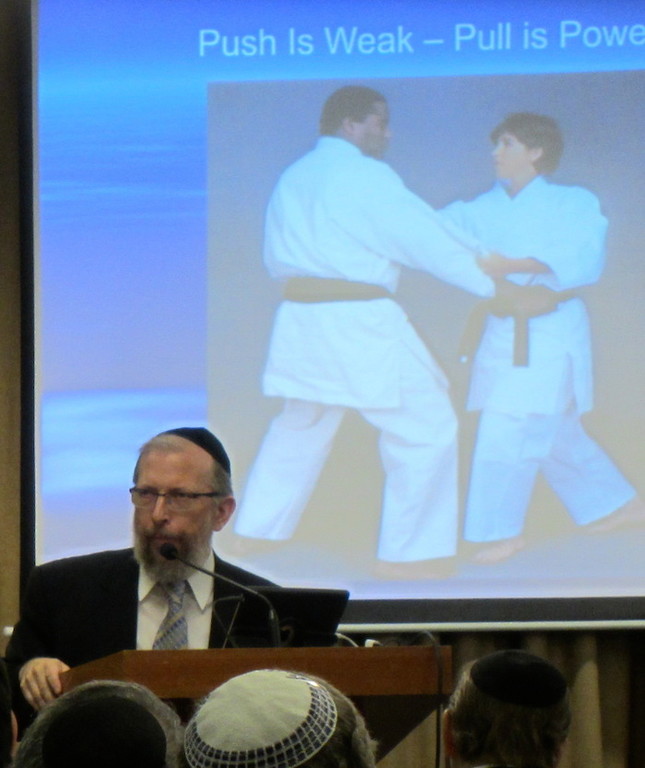 Rabbi Elimelech Goldberg, founder of Kids Kicking Cancer, spoke at the Young Israel of Woodmere on Saturday.
