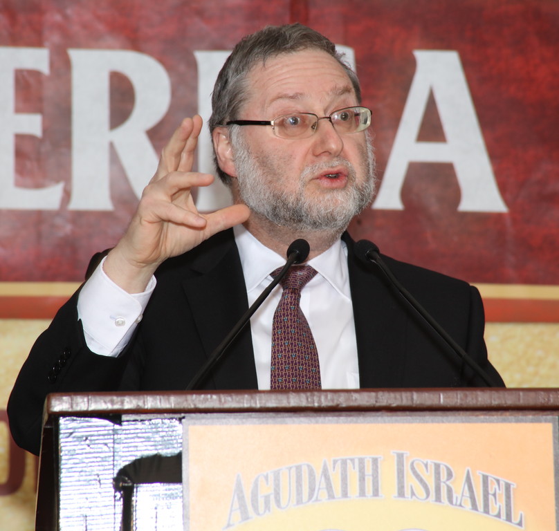 Rabbi Mordechai Becher addresses the closing session of the Agudah Israel of America convention.