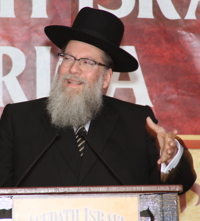 Rabbi Moshe Tuvia Lieff addresses the closing session of the Agudah Israel of America convention.