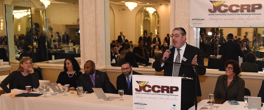 Richard Altabe, board chair of the Jewish Community Council of the Rockaway Peninsula, addresses Sunday’s legislative breakfast, flanked (from left) by Queens Borough President Melinda Katz, Assemblymember Stacey Pheffer Amato, City Councilmember Donovan Richards, Rabbi Eytan Feiner, and Queens County Clerk Audrey Pheffer.