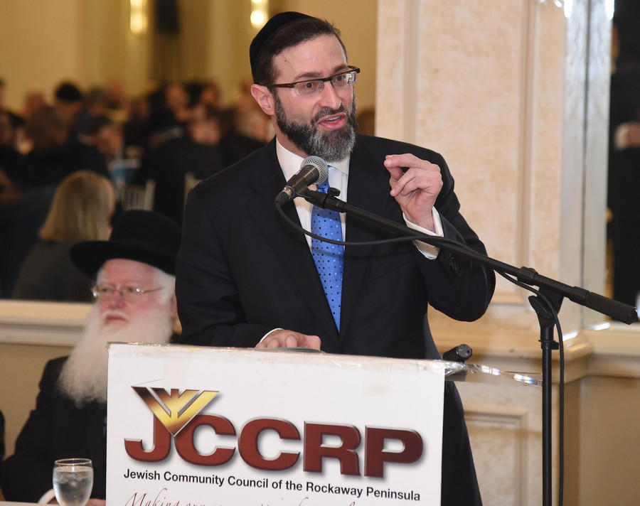 Rabbi Eytan Feiner of the White Shul opened the breakfast with words of inspiration.