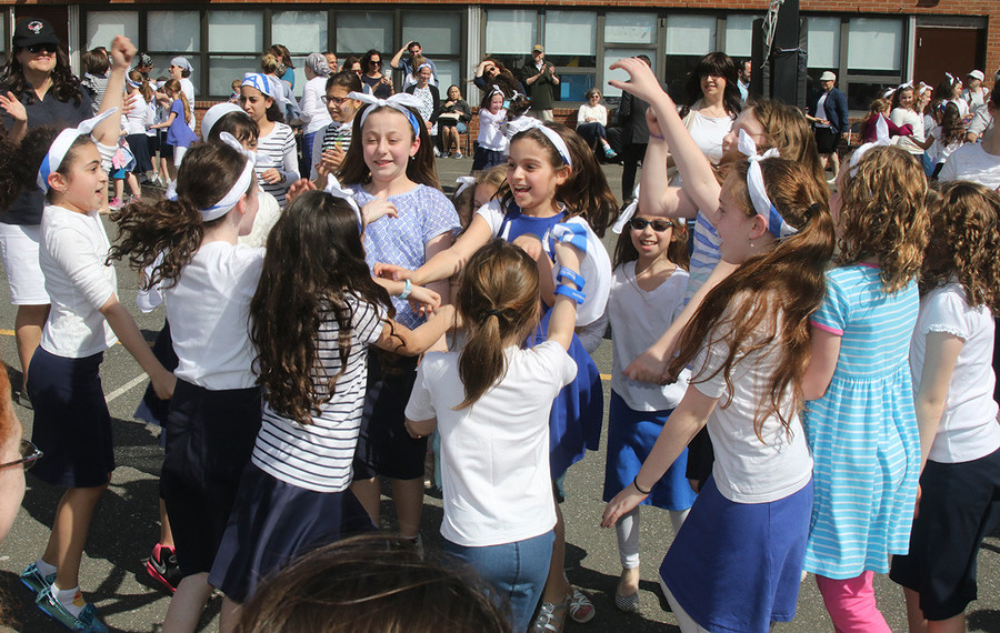 HANC EC Yom HaAtzmaut: The children celebrated Israel’s 69th birthday with fun outdoors.