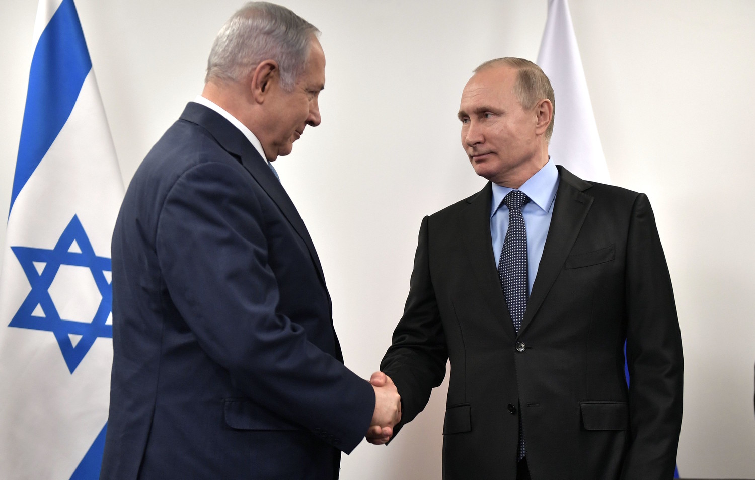 Russian President Vladimir Putin greets Israeli Prime Minister Benjamin Netanyahu in January 2018.