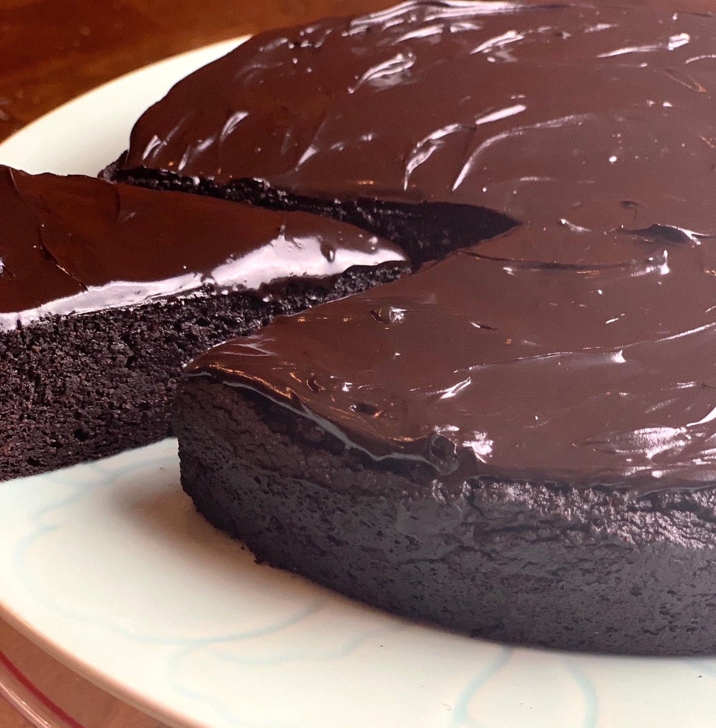 Chocolate avocado keto cake