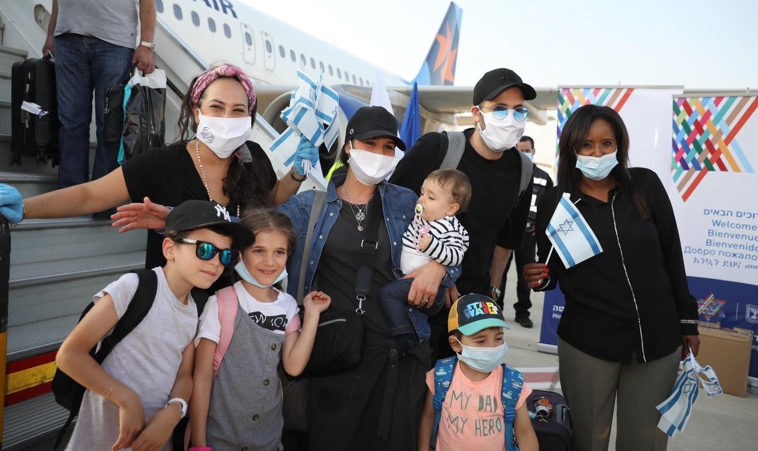 Some of the 140 new arrivals from France at Ben-Gurion Airport on Aug. 3.