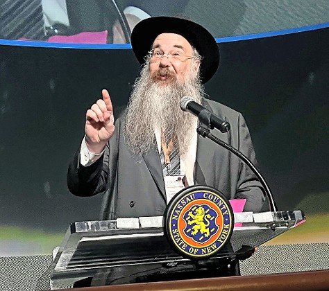 The evening’s keynote speaker, Rabbi Shais Taub.