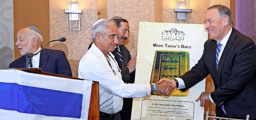 Executive Director of Ateret Cohanim Israell Daniel Luria presents former Secretary of State Mike Pompeo with a Mark Twain 1867 Yerushalayim Bible, flanked by MC Chaim Leibtag of Far Rockaway and Friends Chairman Dr. Joseph Fraiger of Jamaica Estates.