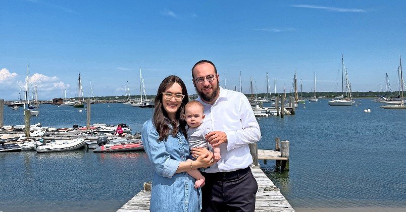 Rabbi Tzvi and Hadassah Alperowitz, and their 8-month-old son Mendel, established the first Chabad center on Vineyard Haven.