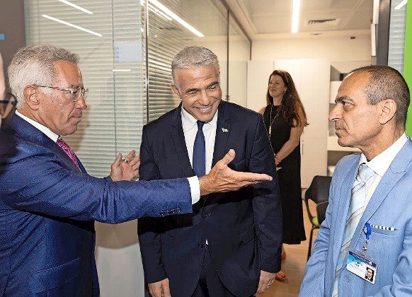 Prime Minister Yair Lapid, at the opening of the Sylvan Adams Emergency Hospital, is flanked by Israeli-Canadian businessman Sylvan Adams (left) and Ichilov Hospital CEO Prof. Roni Gamzu.