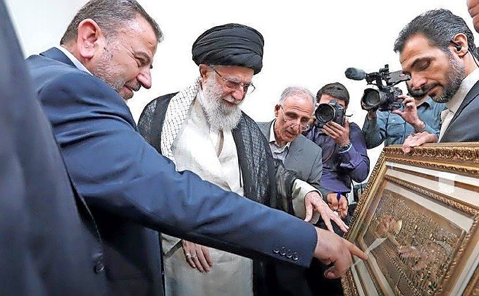 Hamas deputy political chief Salah al-Arouri presents an image of Jerusalem to Iran’s Supreme Leader Ayatollah Ali Khamenei in Tehran, July 22, 2019.