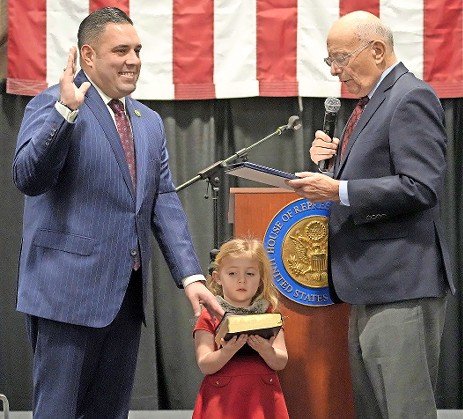 With the help of his 3-year-old niece Sailor, CD4 Rep. Anthony D’Esposito is sworn in by former US Senator Alfonse D’Amato, a fellow Long Islander.