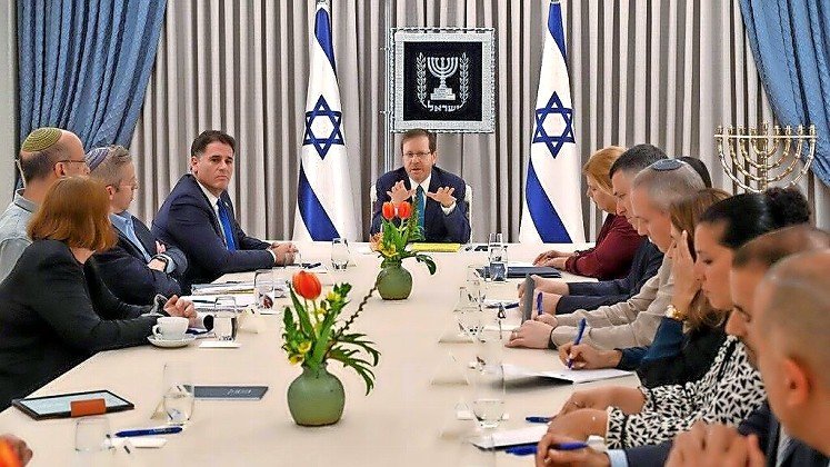 The first meeting between different political parties concerning judicial reform, led by Israeli President Isaac Herzog, took place Tuesday evening at the President’s Residence in Jerusalem.