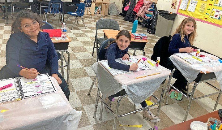 Morah Fraydie Sauber’s second and third grade CAHAL class at Bnos Bais Yaakov enjoys creating and learning from their hagaddas.