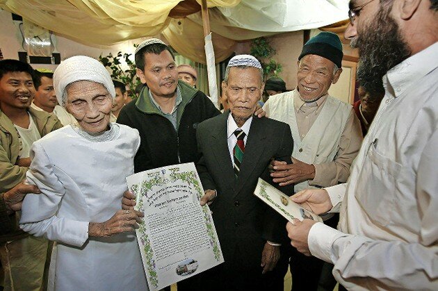 The Manloons — Yaakov, 97, and Ora, 84, a married Bnei Menashe couple — hold a ketubah under a chuppah in Kiryat Arba in 2008.