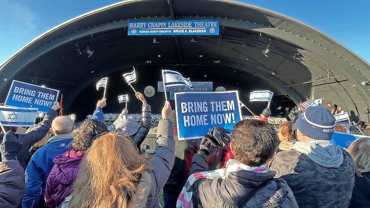 Five-thousand Long Island Jews rallied in Eisenhower Park on Sunday.