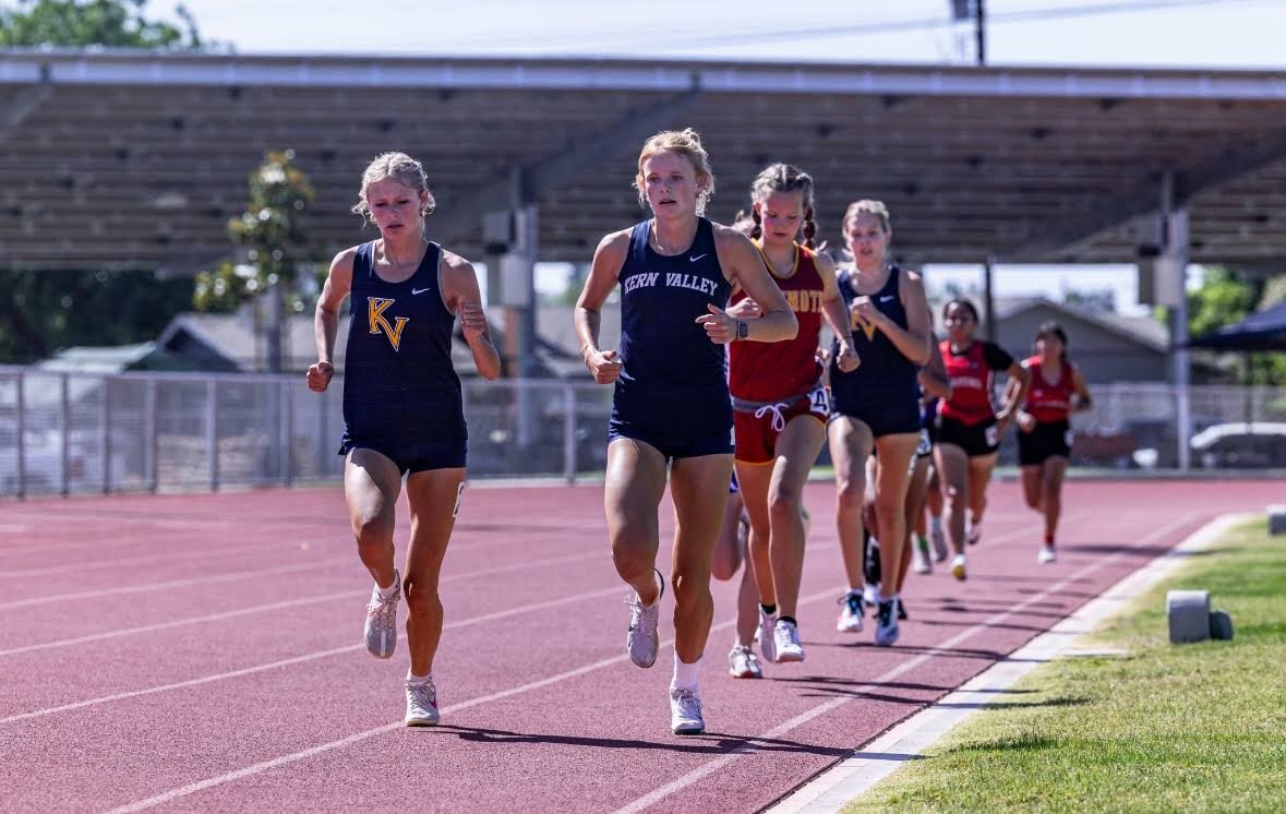 Kern Valley’s Aspen Hacker runs with her sister Kyla Hacker at the HDL Finals at Foothill. The fourth runner back is lady Broncs Greta Boettcher