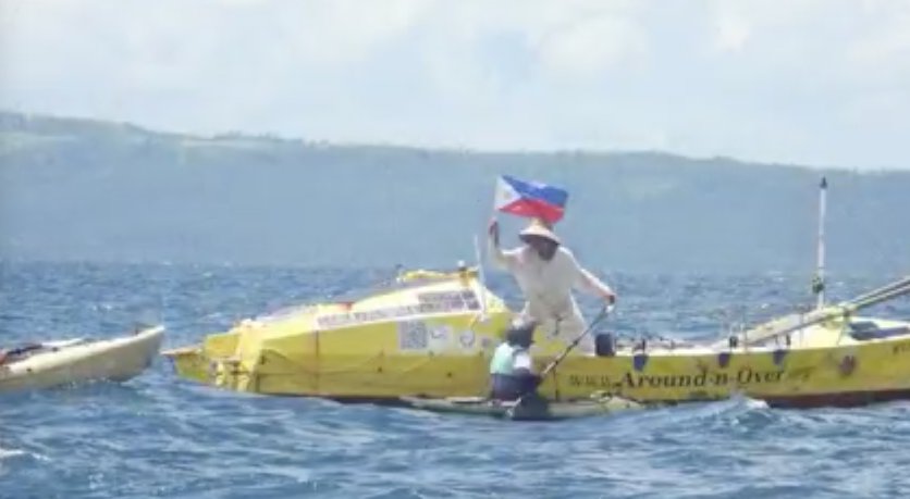 Eru&ccedil; hoists the Philippine pennant on arrival, delivered by the local kayak club.