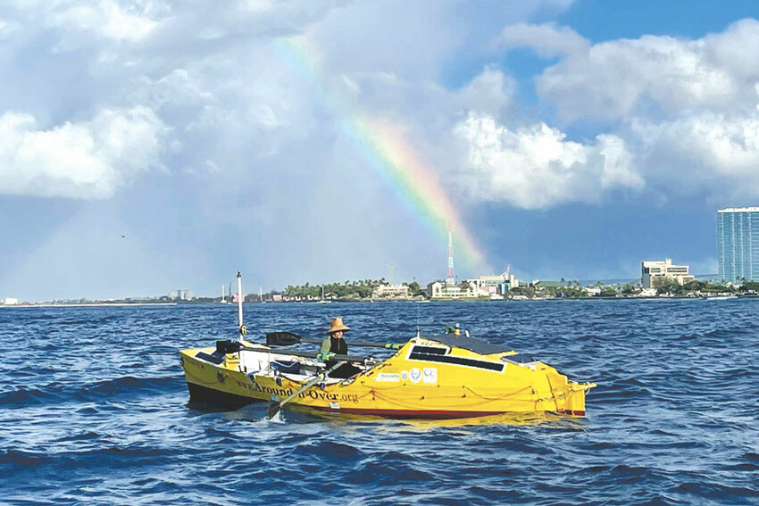 Erden Eru&ccedil; rowing out of Honolulu in 2021.