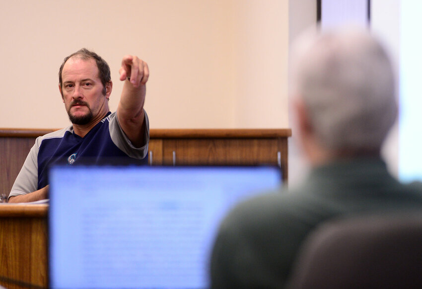 Onalaska Man Faces Felonies After Allegedly Propositioning Young Girl,