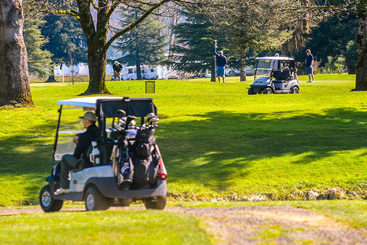 Wednesday's Golf Roundup: Bearcats claim third win in as many days