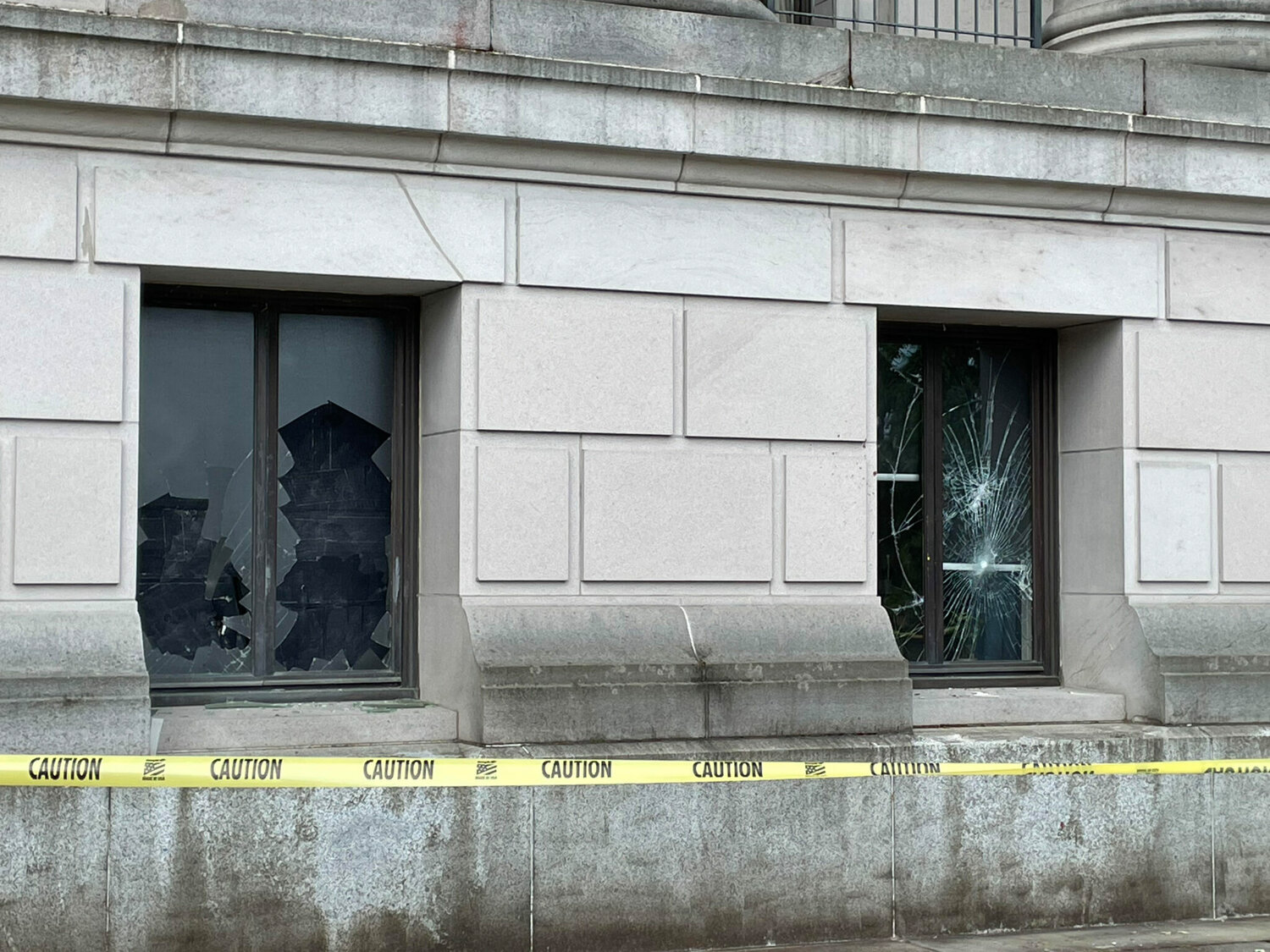 Man arrested after shattering windows at Washington state state Capitol, authorities say