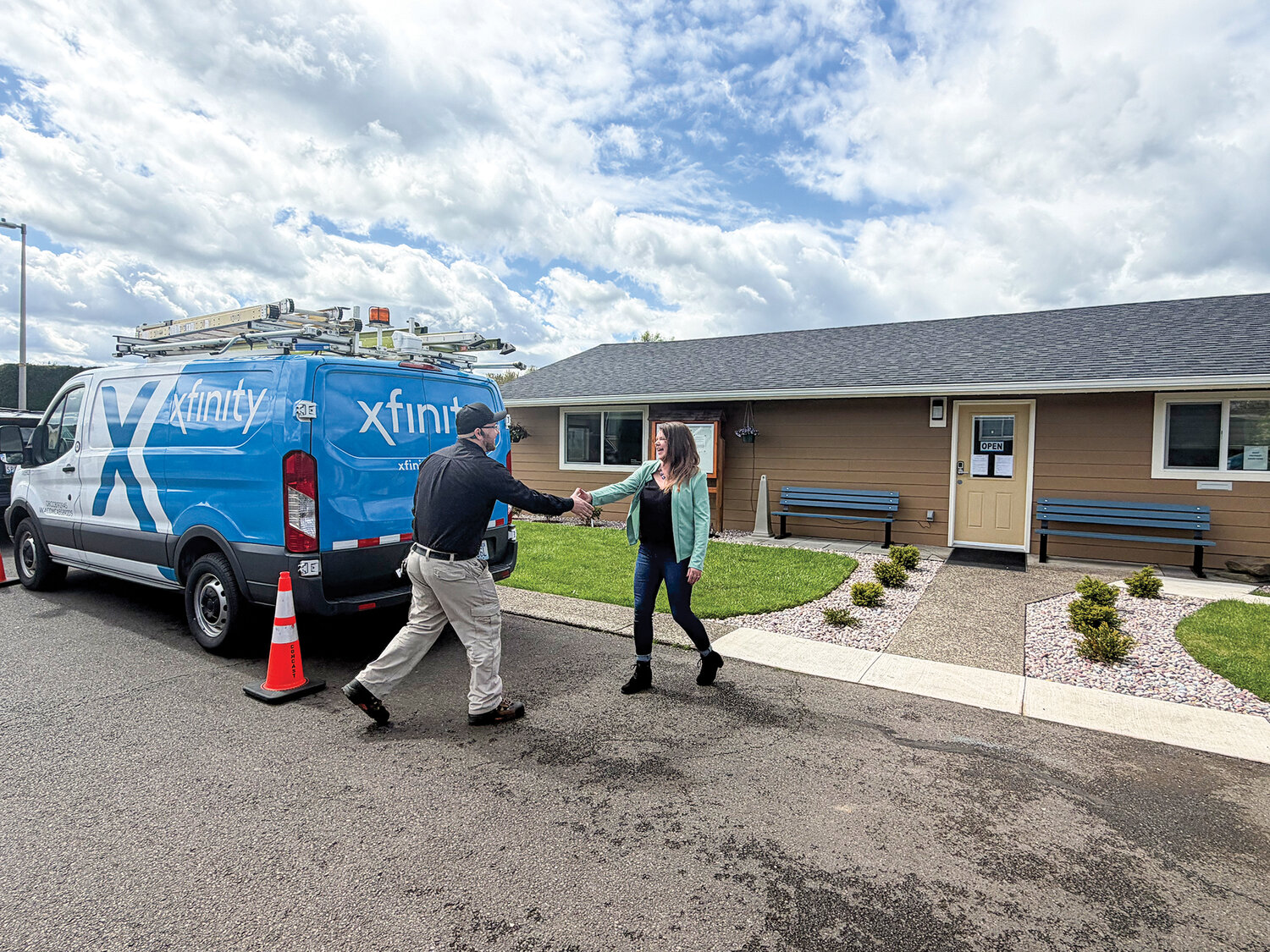 High-speed internet arrives at Battle Ground mobile home community for seniors - The Reflector