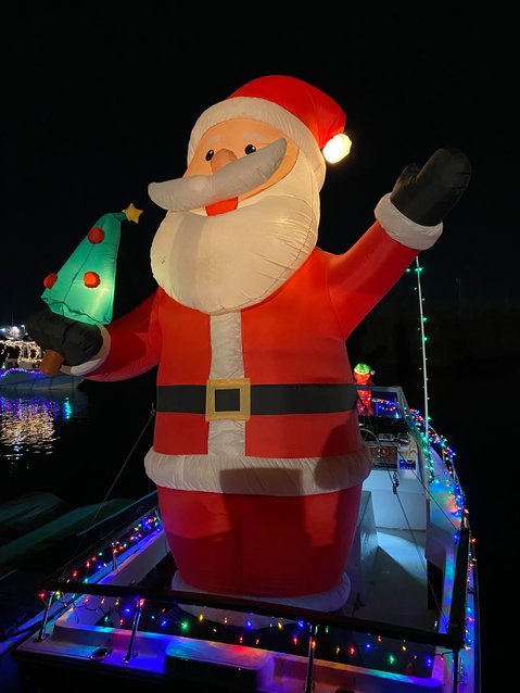 Seafordite T.J. Koerner’s boat featured an inflatable Santa Claus at the stern.
