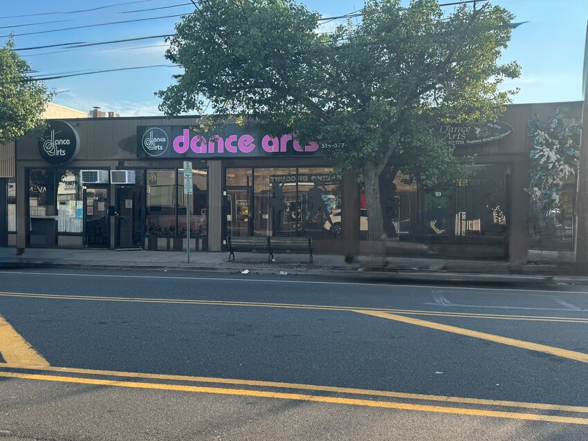 Donna Carbone&rsquo;s Dance Arts has been providing dancers with instruction since 1977.