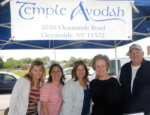 Michelle Ventura, Andrea Mackoff, Karen Beja, Ellen Stoff, and Ira Katz from Temple Avodah.