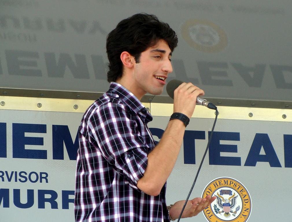American idol contestant Robbie Rosen performed for the afternoon crowd at the festival.