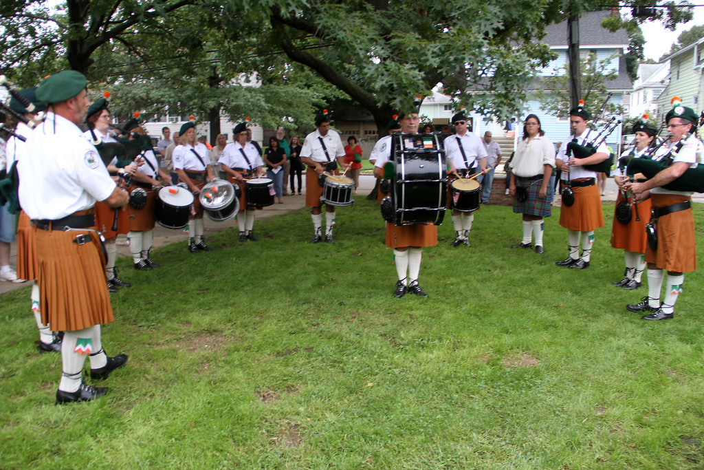 The Glor na nGael pipe-and-drum band played “Amazing Grace.”