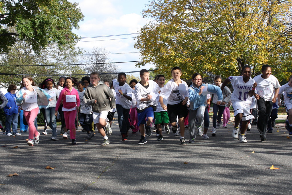 Stewart Manor 5th-graders, pictured here, along with school officials, raced in the “Prediction Marathon” last Friday. Fourth and 6th-graders also raced that day.